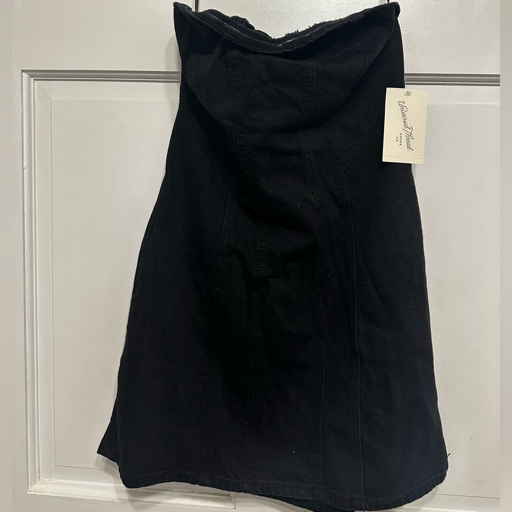 NWT Women’s Universal Threads Black Denim Strapless Dress
Size 8